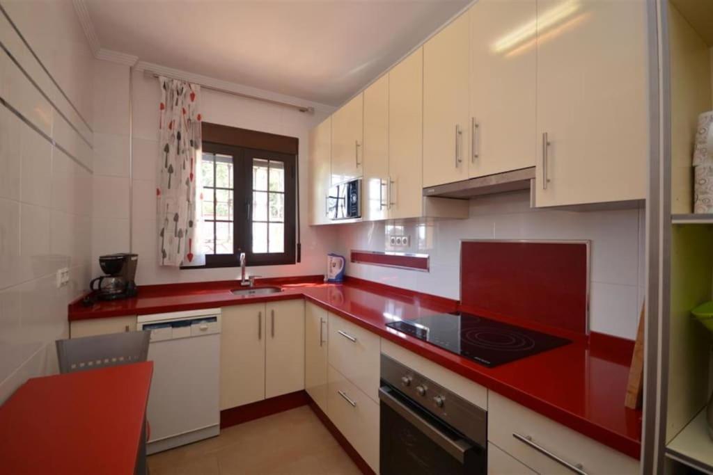 Away,3 Bedroom Villa, Private Pool, Sea Views, Nerja Willa